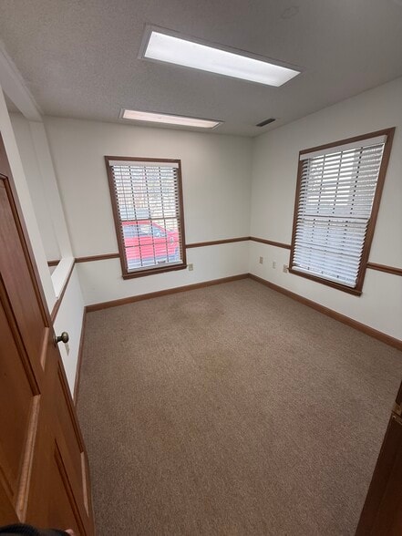 More Photos Of 7316 Wallace Rd, Charlotte Office Residential For Lease