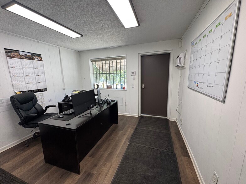 More Photos Of 205 Edgar St, Atlantic Beach Warehouse For Lease
