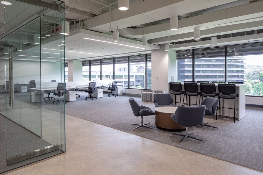 More Photos Of 2 Ravinia Dr, Atlanta Office For Lease