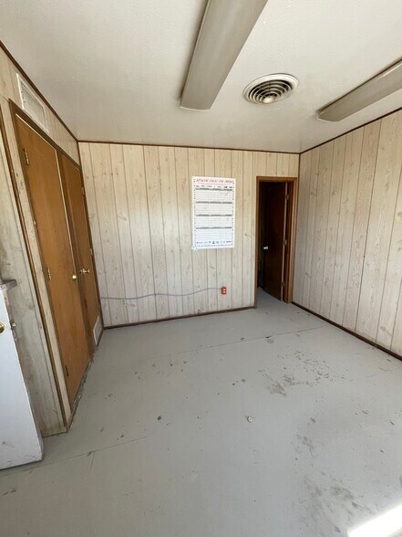 More Photos Of 1506 W Broadway Pl, Hobbs Service For Sale