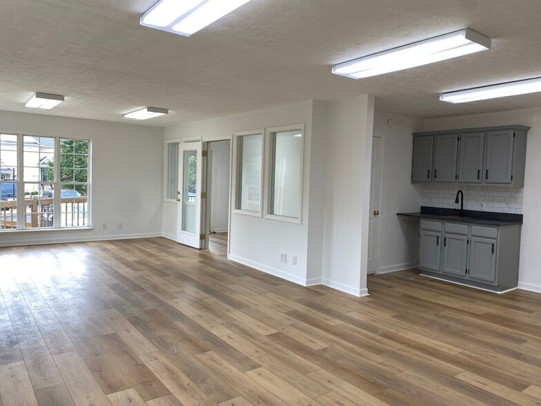 More Photos Of 8912 Stone Green Way, Louisville Office For Lease