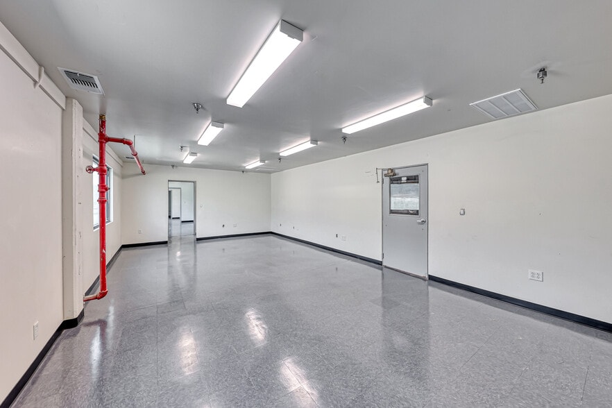 More Photos Of 190 S Fourth St, Henderson Unknown For Lease