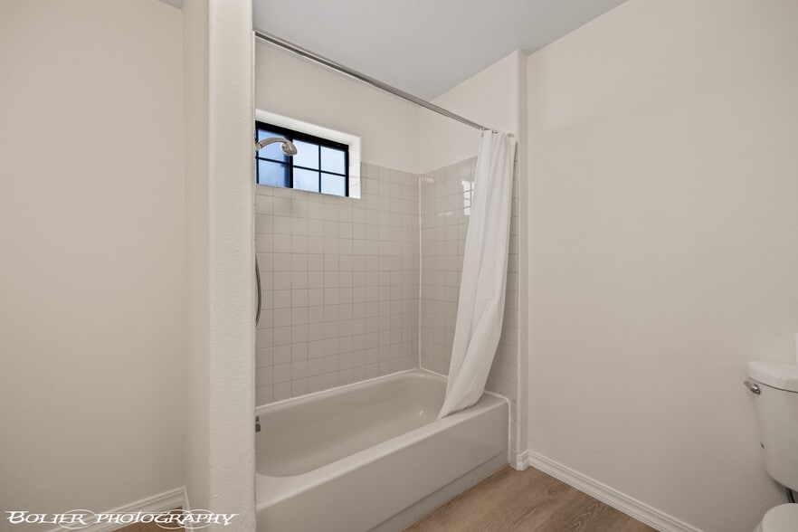 More Photos Of 320 E Old Mill Rd, Mesquite Office For Sale