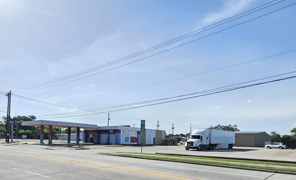 More Photos Of 1901 Pasadena Blvd, Pasadena Service Station For Sale