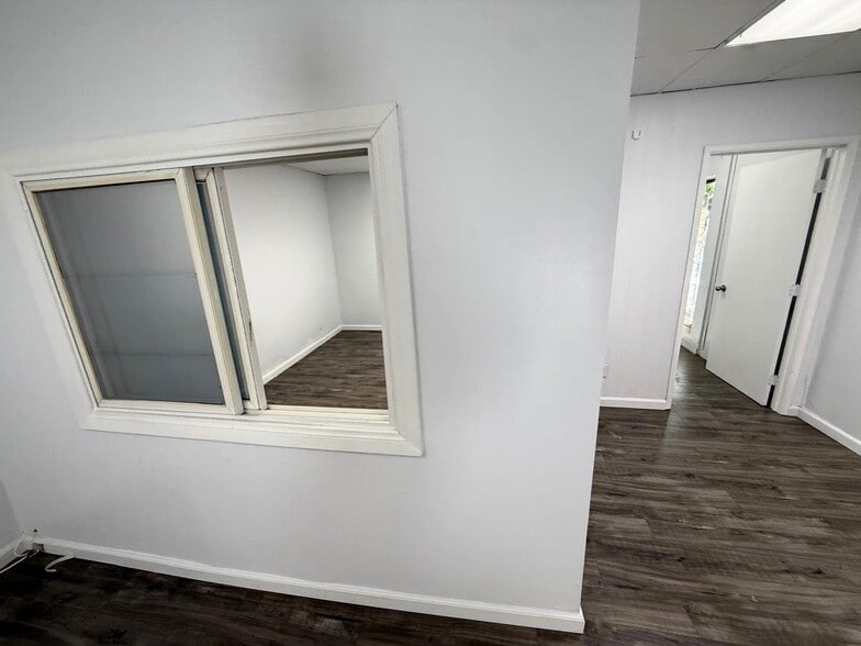 More Photos Of 6308 Woodman Ave, Van Nuys Loft Creative Space For Lease