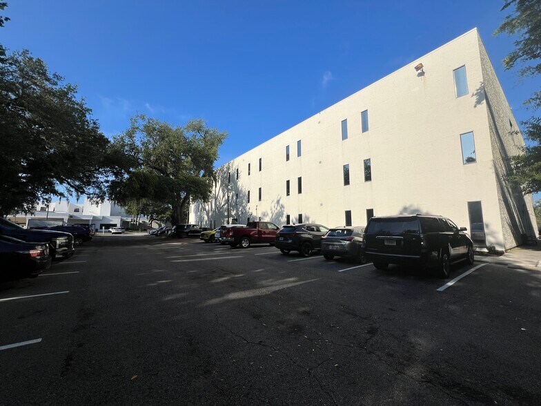 More Photos Of 6101 Webb Rd, Tampa Medical For Lease