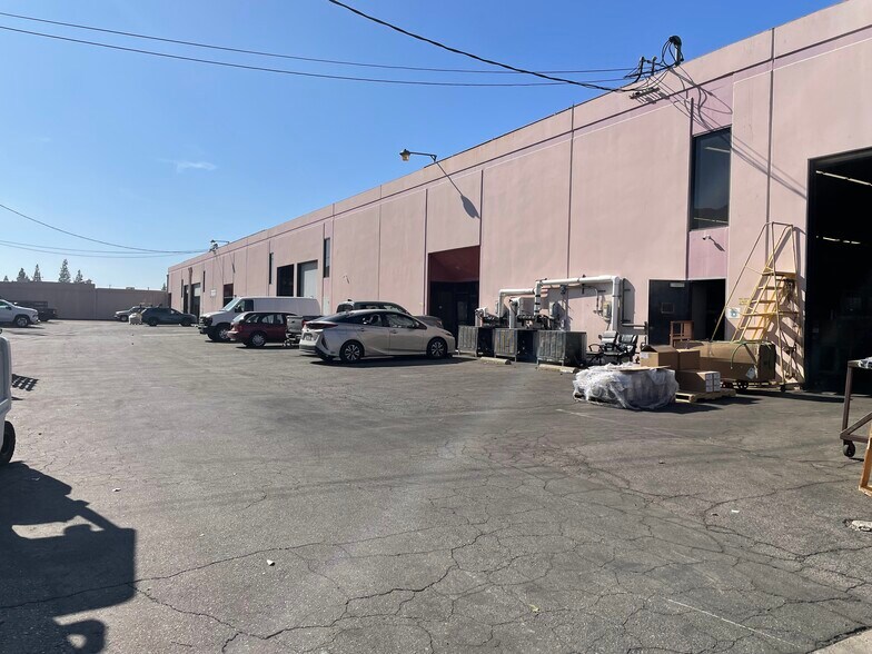 More Photos Of 20540 Superior St, Chatsworth Warehouse For Lease