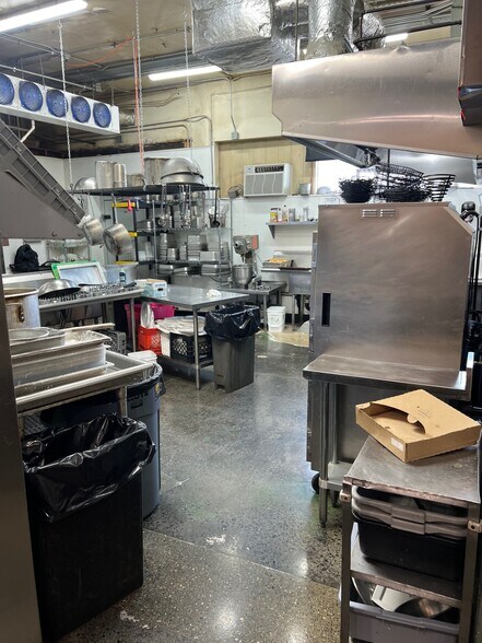 More Photos Of 217 N Elder St, Moses Lake Restaurant For Sale