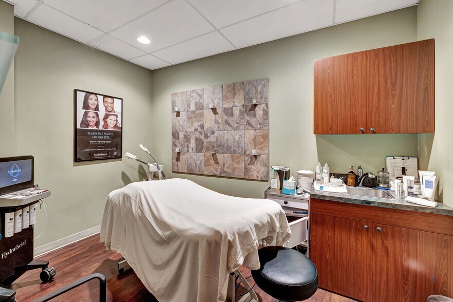 More Photos Of 3045 N Federal Hwy, Fort Lauderdale Storefront Retail Office For Lease