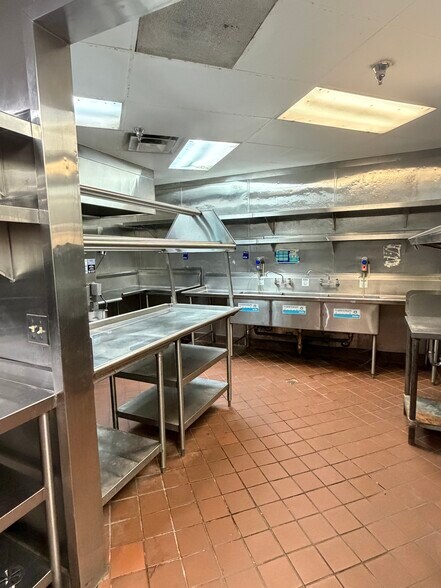 More Photos Of 800 W 6th St, Los Angeles Office For Lease