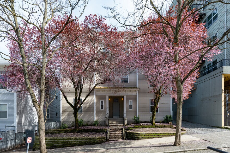 More Photos Of 701-711 E Pike St, Seattle Apartments For Sale