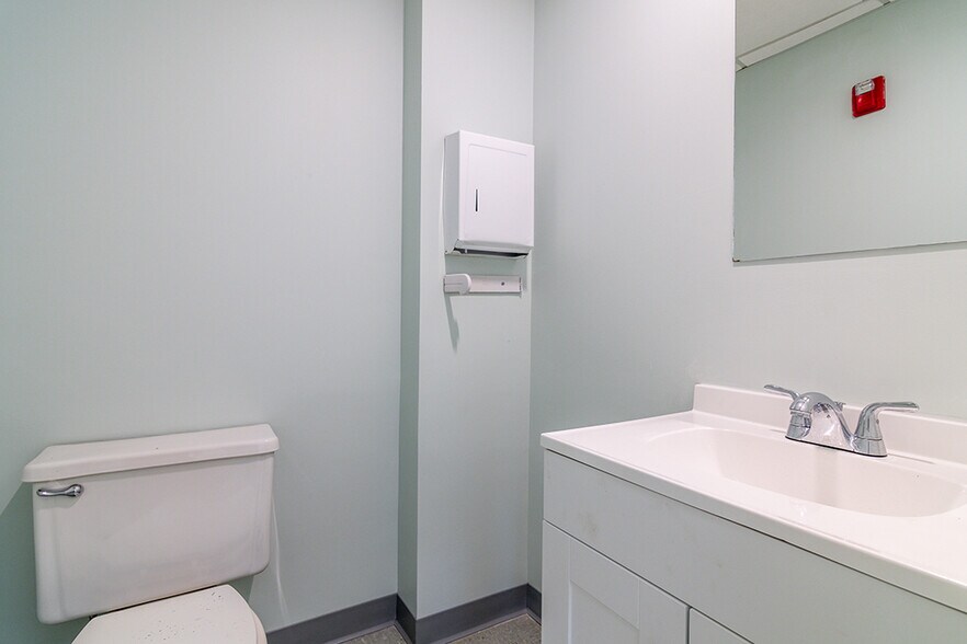 More Photos Of 400 Massasoit Ave, East Providence Medical For Sale