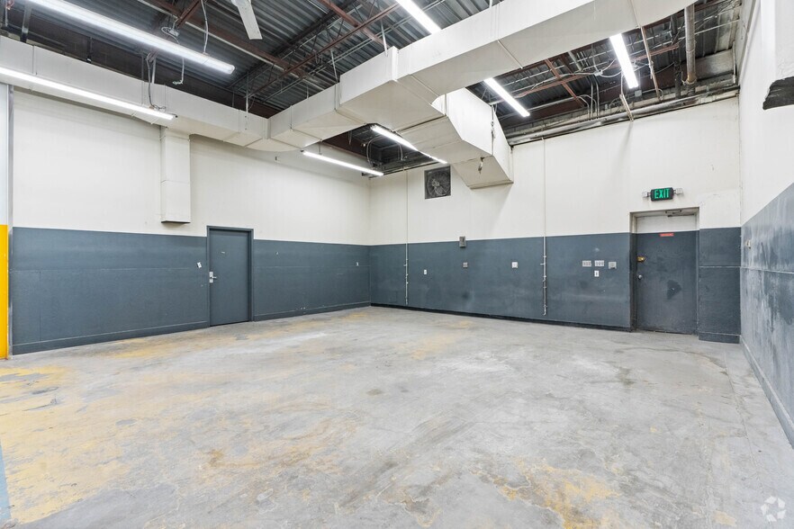 More Photos Of 14711-14713 Baltimore Ave, Laurel Light Manufacturing For Lease