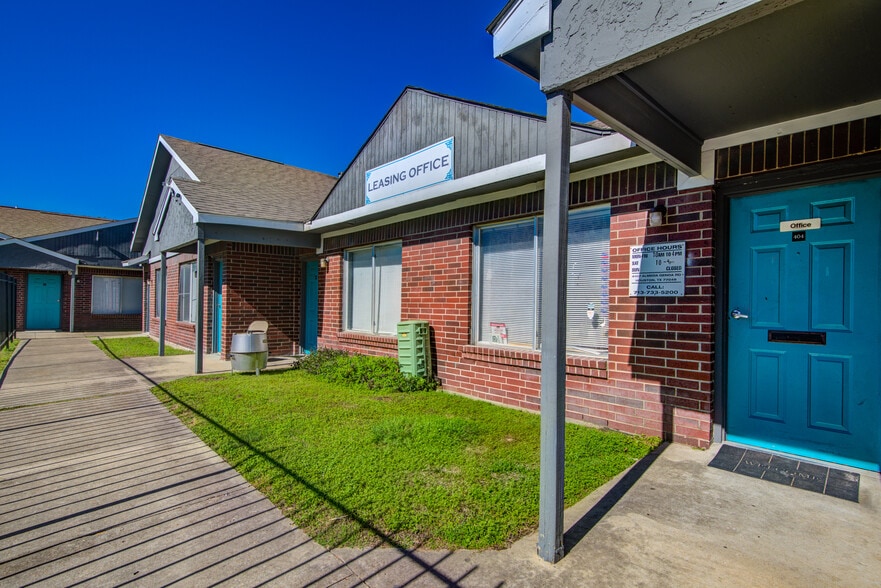 More Photos Of 4107 Almeda Genoa Rd, Houston Apartments For Sale