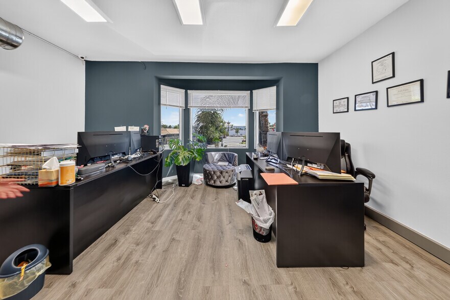More Photos Of 20847 Sherman Way, Canoga Park Office For Sale