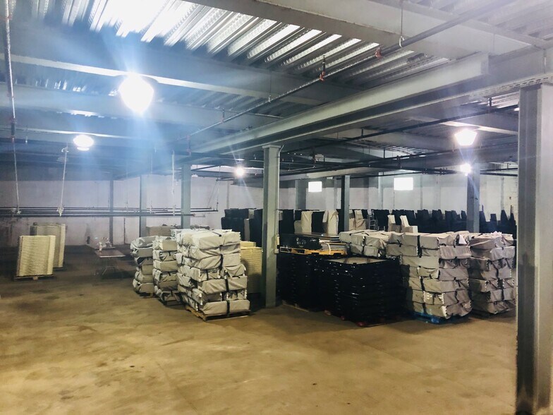 More Photos Of 100 Carney St, Glen Cove Manufacturing For Lease