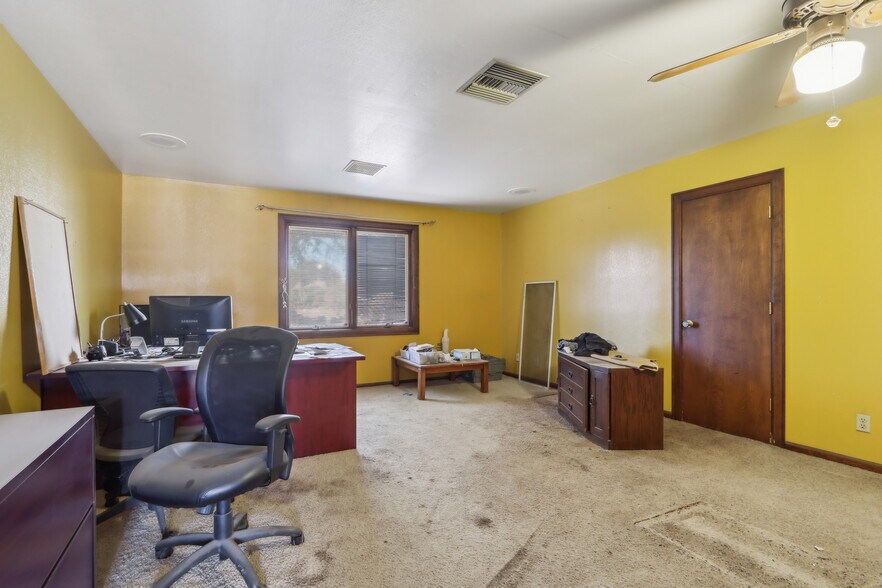 More Photos Of 15901 W Northern Ave, Litchfield Park General Retail For Sale