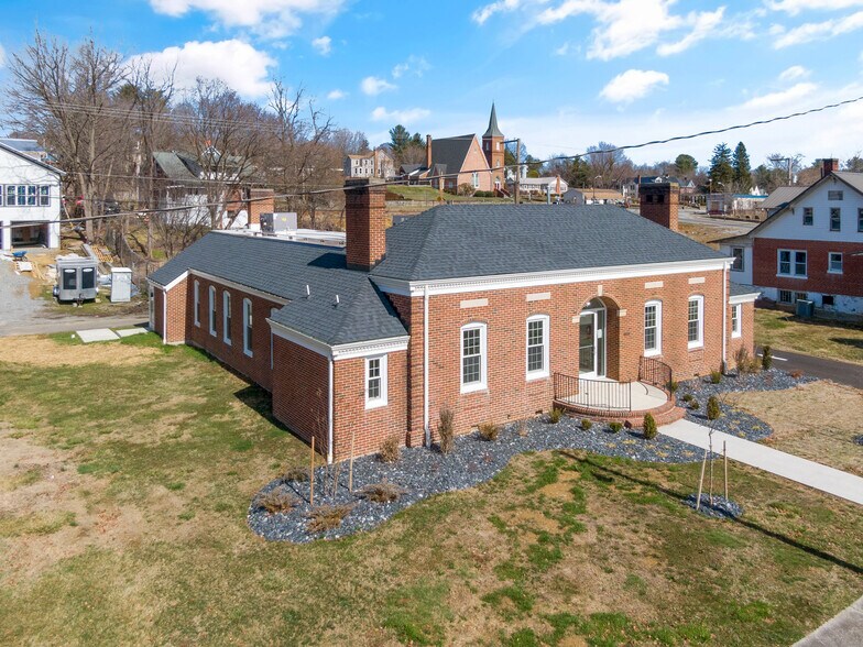 More Photos Of 44 4th St NW, Pulaski Office For Sale