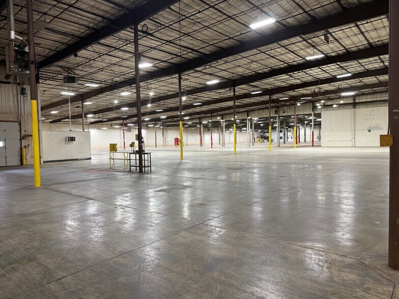 More Photos Of 324 Washington St W, Cannon Falls Warehouse For Sale
