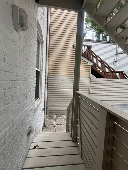 More Photos Of 709 D St SE, Washington Storefront For Lease