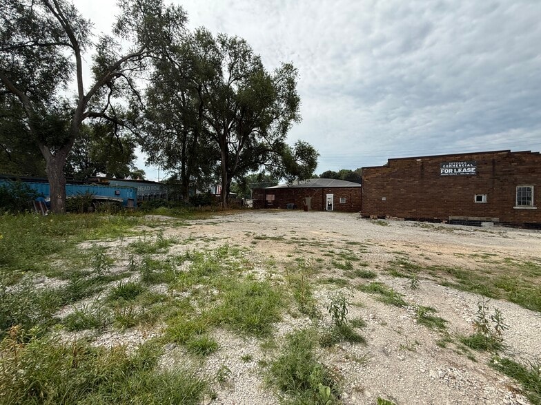 More Photos Of 121 E Hydraulic St, Yorkville Warehouse For Lease