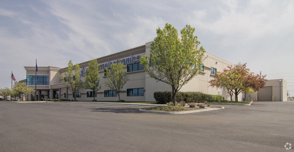 More Photos Of 1550 S Tech Ln, Meridian Showroom For Lease