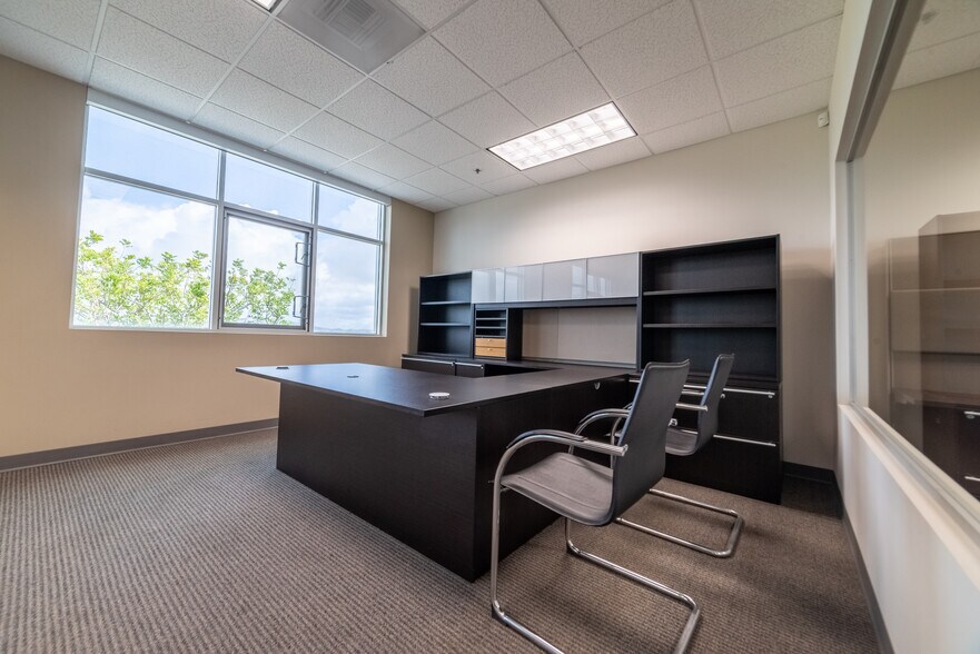 More Photos Of 216 Avenida Fabricante, San Clemente Light Distribution For Sale