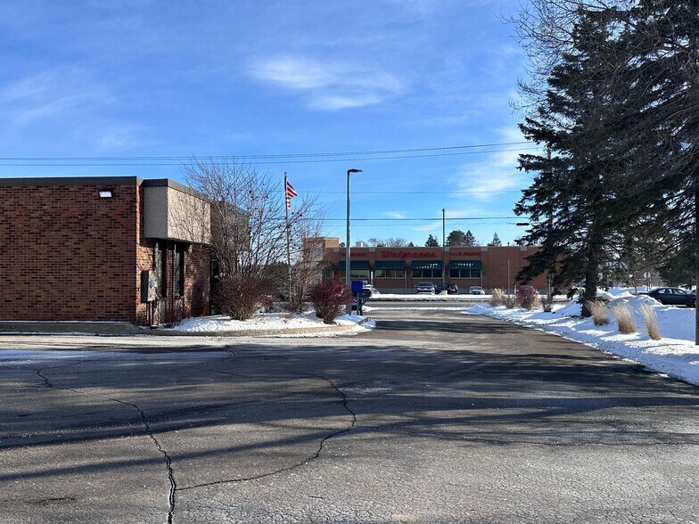 More Photos Of 1219 N Mitchell St, Cadillac Bank For Lease