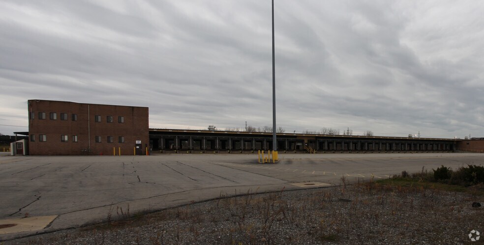 More Photos Of 90 Ransier Dr, West Seneca Truck Terminal For Lease
