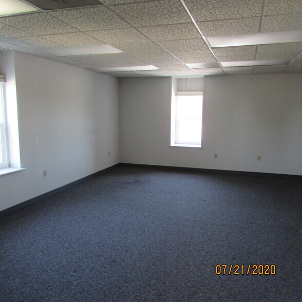 More Photos Of 457 Diller Ave, New Holland Warehouse For Lease