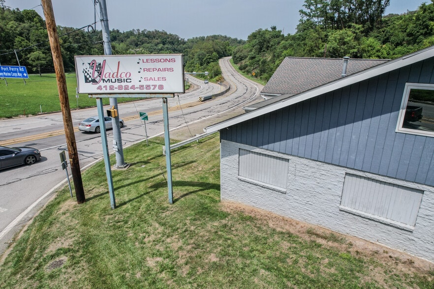 More Photos Of 1000 E Pittsburgh McKeesport Blvd, North Versailles General Retail For Sale