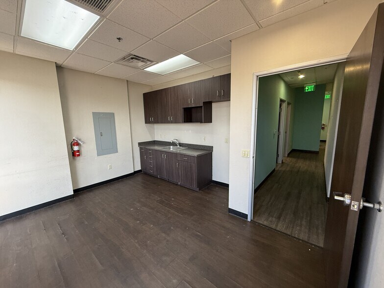 More Photos Of 4110 N 108th Ave, Phoenix Medical For Lease