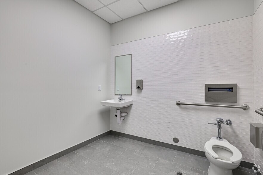 More Photos Of 1 Electronics Dr, Hamilton Light Manufacturing For Lease