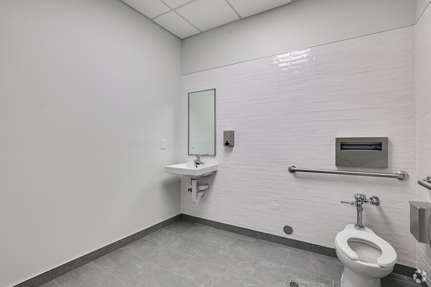 More Photos Of 1 Electronics Dr, Hamilton Warehouse For Lease