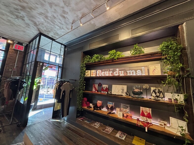 More Photos Of 374 Broome St, New York Apartments For Lease