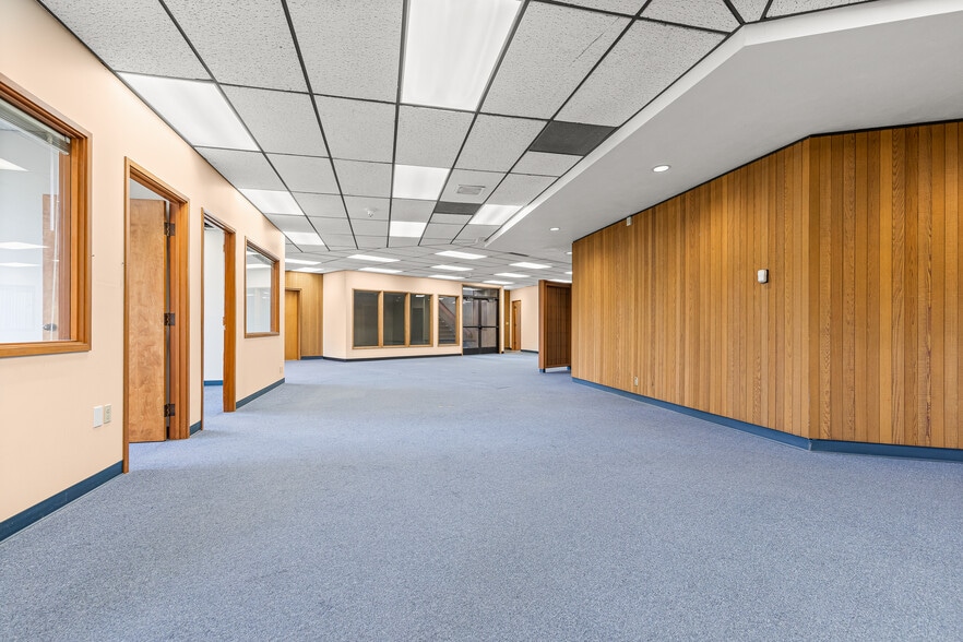More Photos Of 601 Crater Lake Ave, Medford Bank For Sale