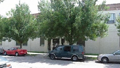 More Photos Of 2051 N Austin Ave, Chicago Self Storage For Lease