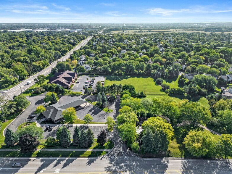 More Photos Of 6475 Washington St, Gurnee Office For Sale