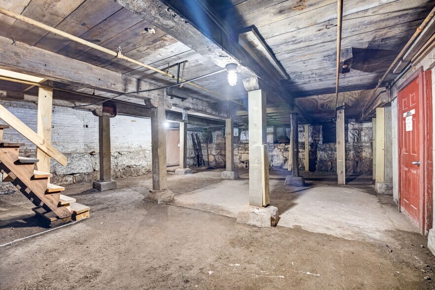 More Photos Of 420 Park St, Housatonic Flex For Sale