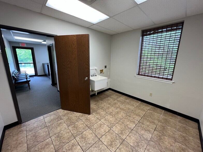 More Photos Of 918 W Choctaw St, Tahlequah Self Storage For Lease