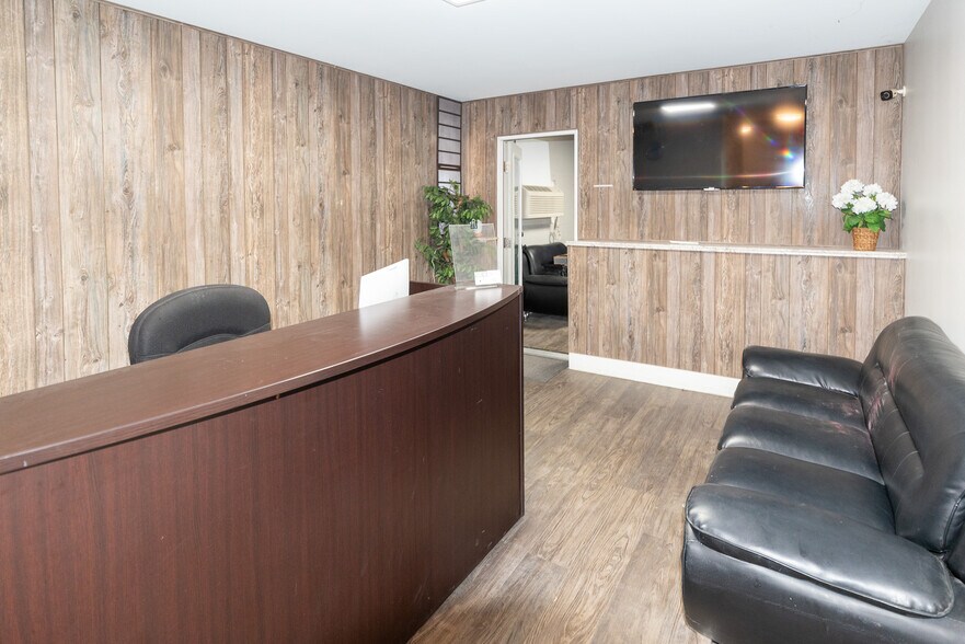 More Photos Of 2300B Plantside Dr, Louisville Warehouse For Lease