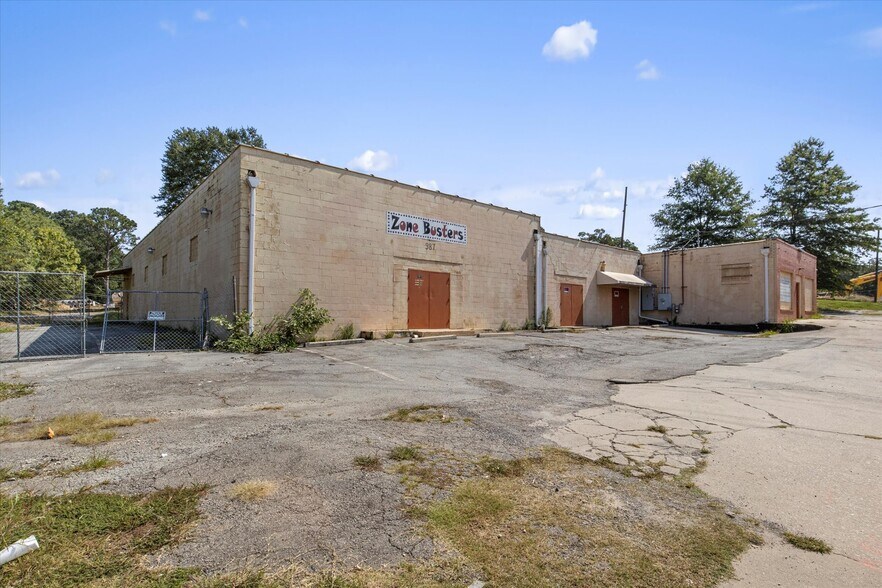 More Photos Of 987 Hollywood Rd NW, Atlanta Industrial For Sale