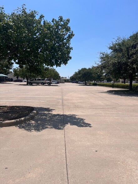 More Photos Of 202-204 N Dooley St, Grapevine Office For Lease