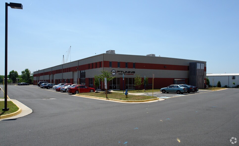 More Photos Of 9432-9442 Center Point Ln, Manassas Light Distribution For Lease