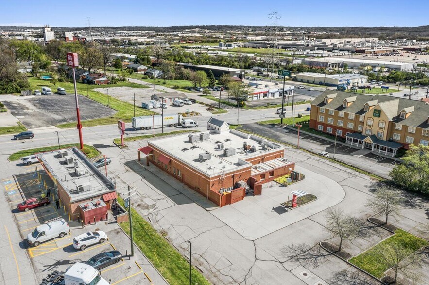 More Photos Of 2439 E Sharon Rd, Cincinnati Restaurant For Sale