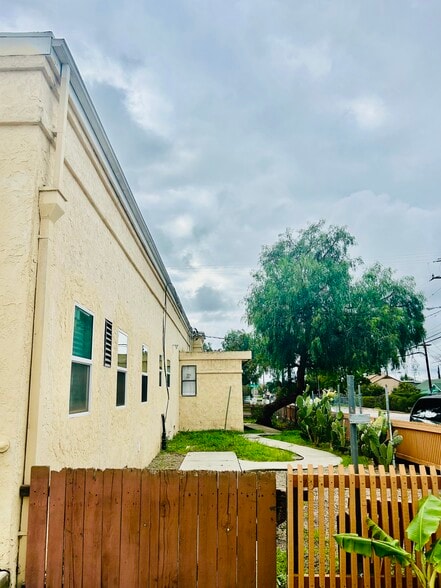 More Photos Of 202 6th St, Ramona Freestanding For Sale