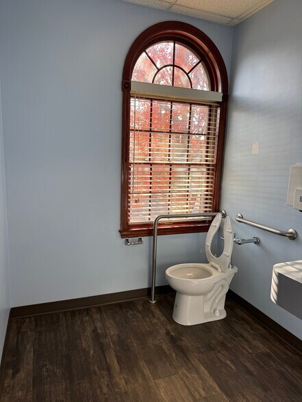 More Photos Of 514 Pellis Rd, Greensburg Medical For Lease