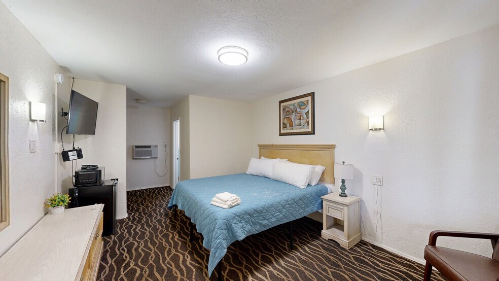 More Photos Of 640 S Ridgewood Ave, Daytona Beach Hotel For Sale