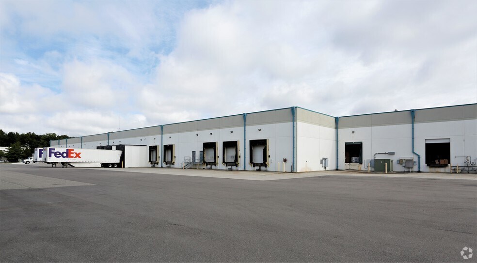 More Photos Of 5200-5210 Anthony Rd, Sandston Distribution For Lease