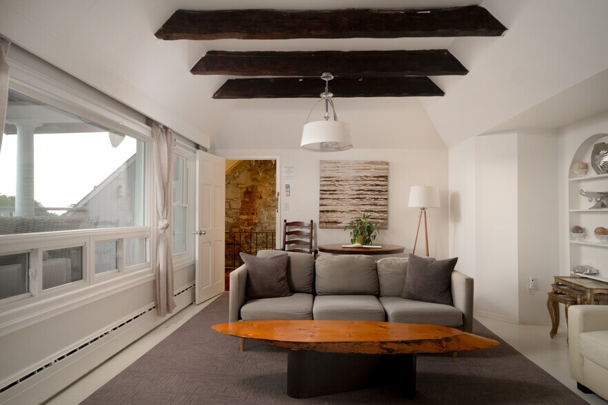 More Photos Of 8 Starr Pl, Kingston Hospitality For Sale